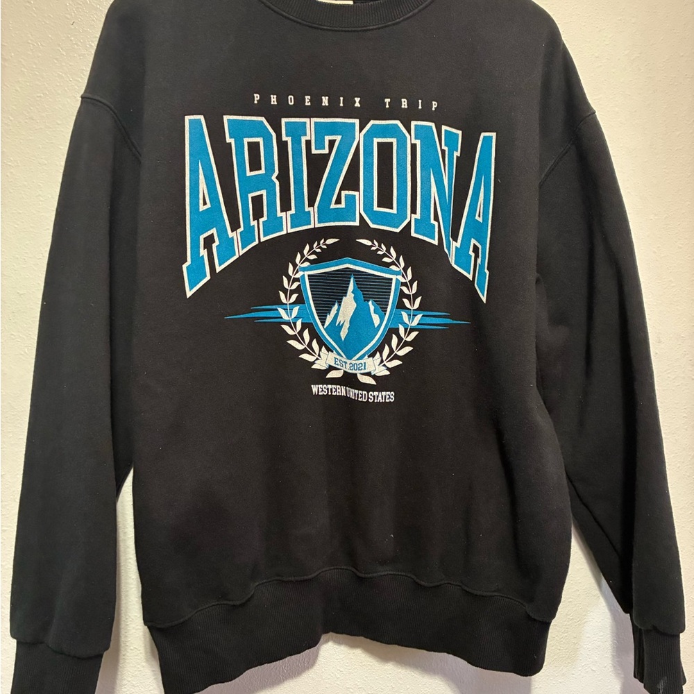 Pull&Bear Black and Blue Crewneck Sweater